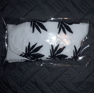 Breathable Thick Maple Leaves Letter Socks